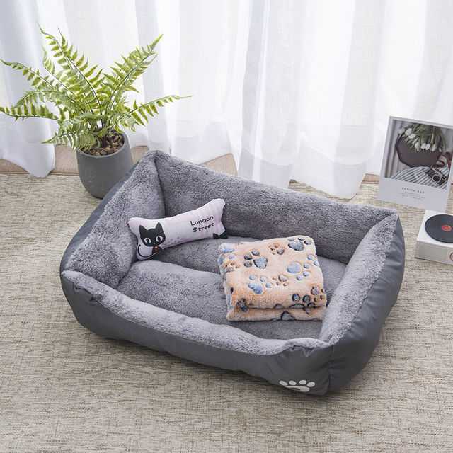 Small Medium Sizes Dogs Cats Pet Sofas Bed Warm House Candy-colored Square Nest Kennel Baskets